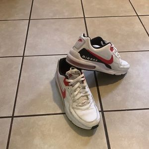 NIKE AIR MAX